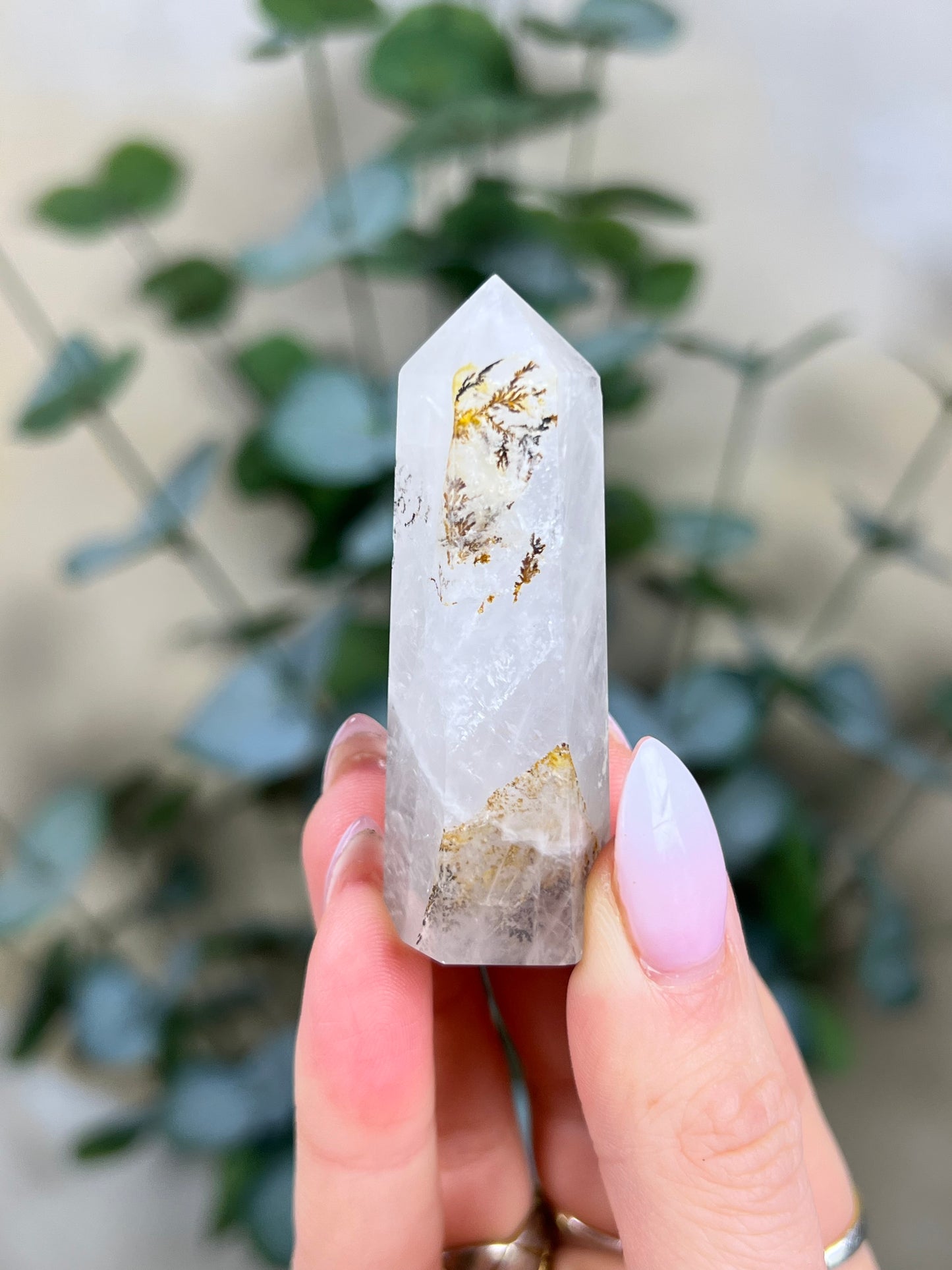 Dendritic Quartz Tower (23FI)