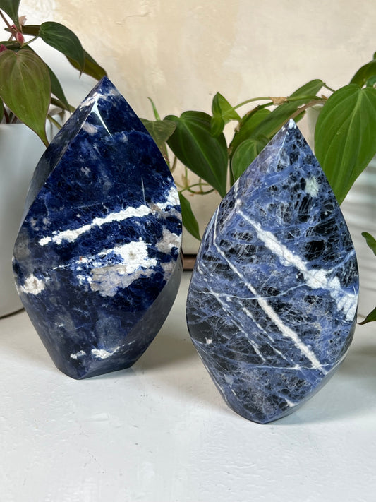 Sodalite Flames (66KE, 88KD)