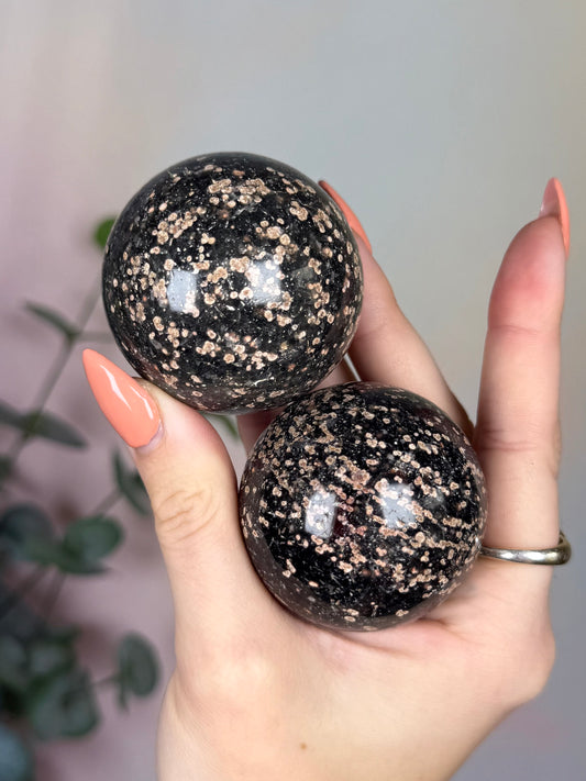 Orbicular Rhyolite Spheres (20AX, 20AY)
