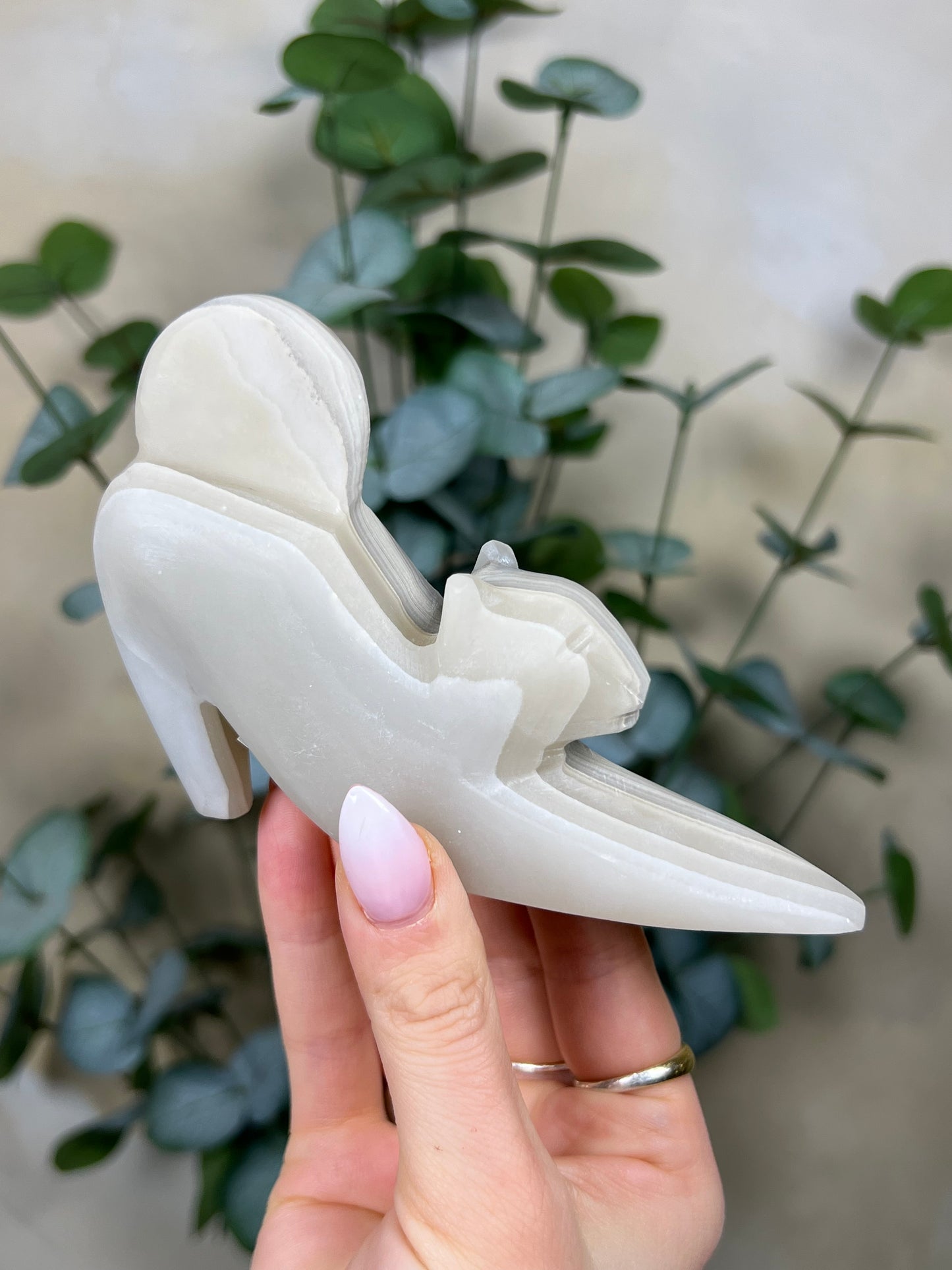 Calcite Stretching Cat (23GE)